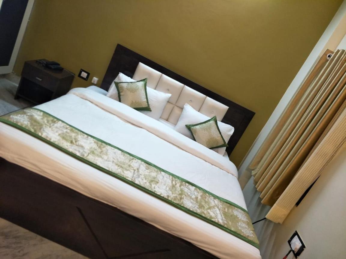 Surabhi Garden Inn Lakhnau Kültér fotó