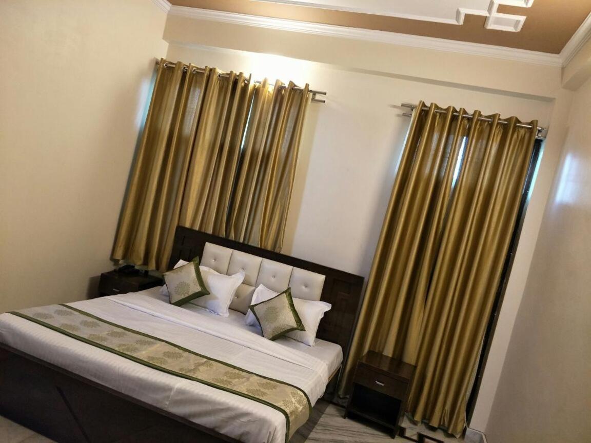 Surabhi Garden Inn Lakhnau Kültér fotó