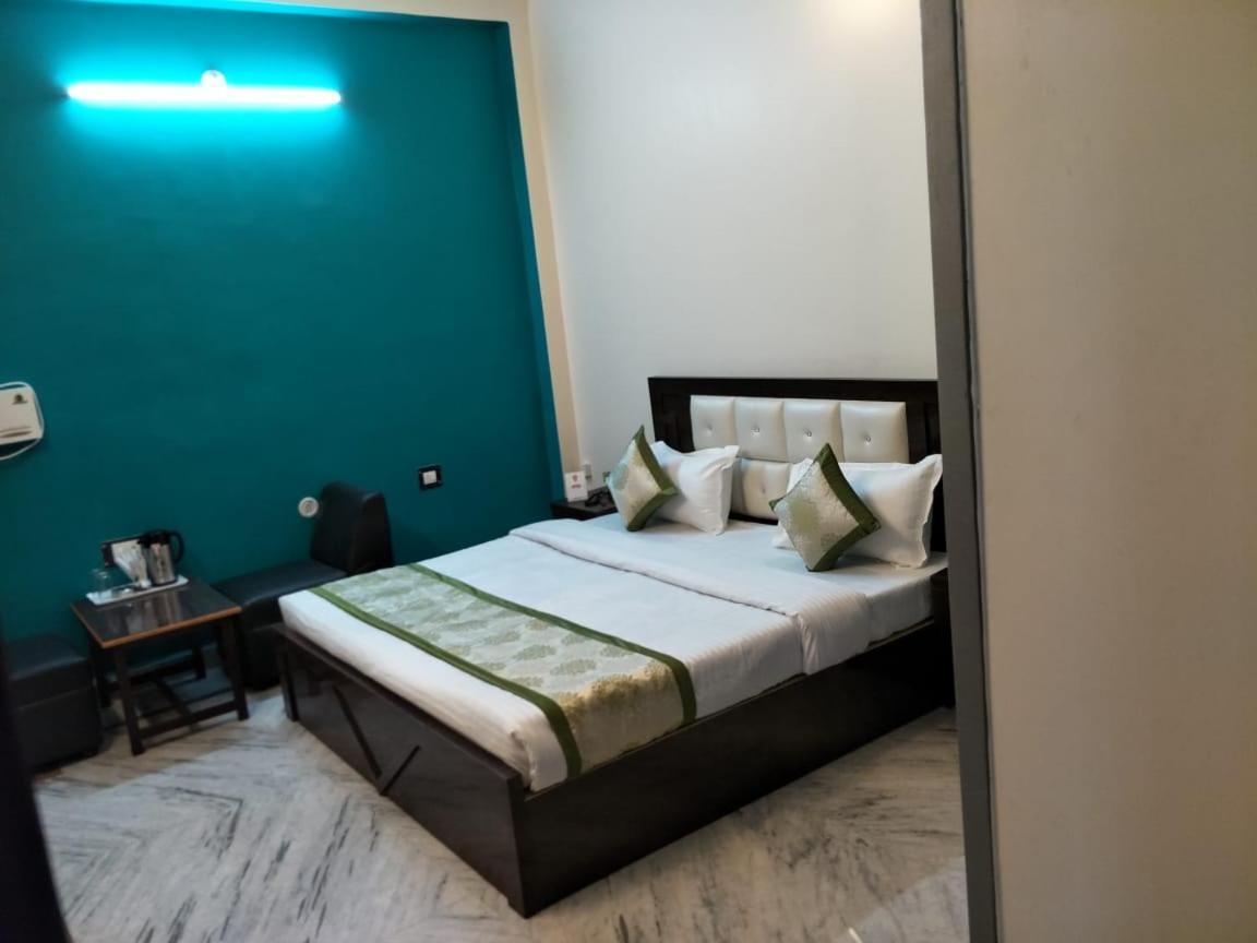 Surabhi Garden Inn Lakhnau Kültér fotó